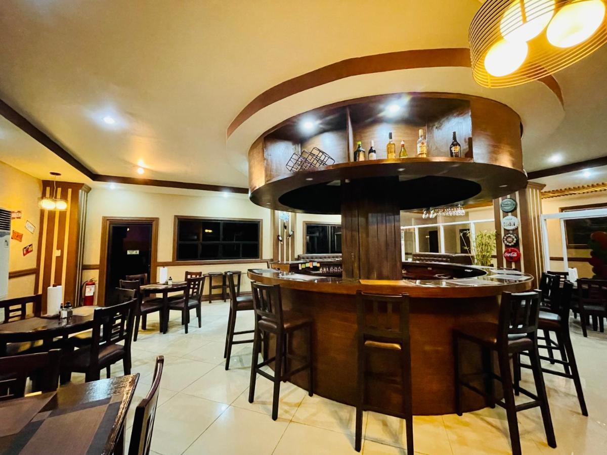 Drake Hotel Angeles City Bagian luar foto