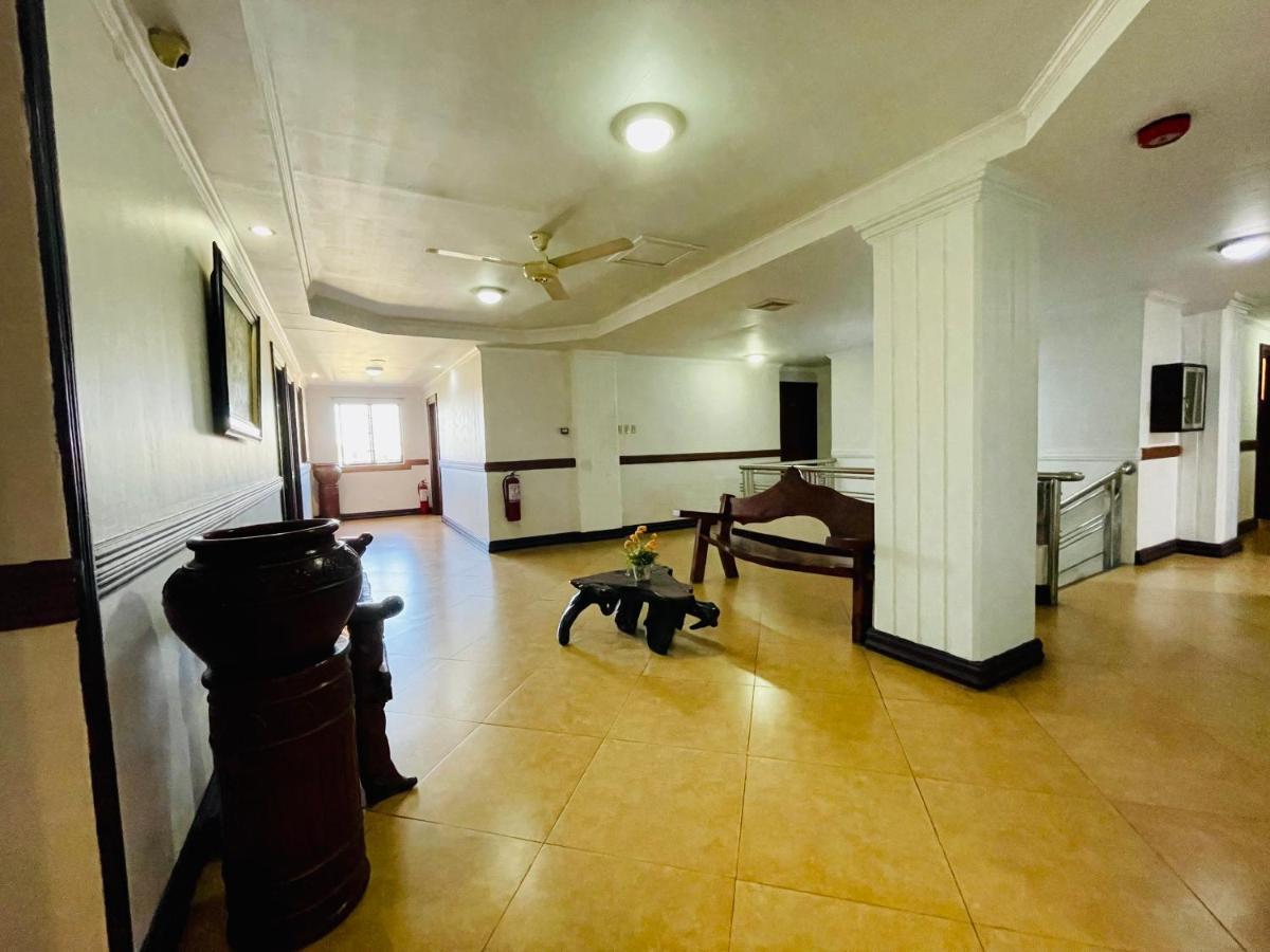 Drake Hotel Angeles City Bagian luar foto
